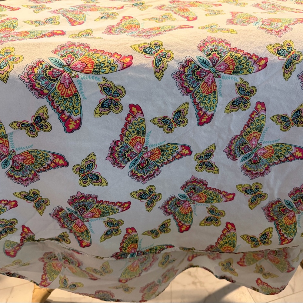 April Cornell Round 88 White Tablecloth with Multicolor Butterfly Motif